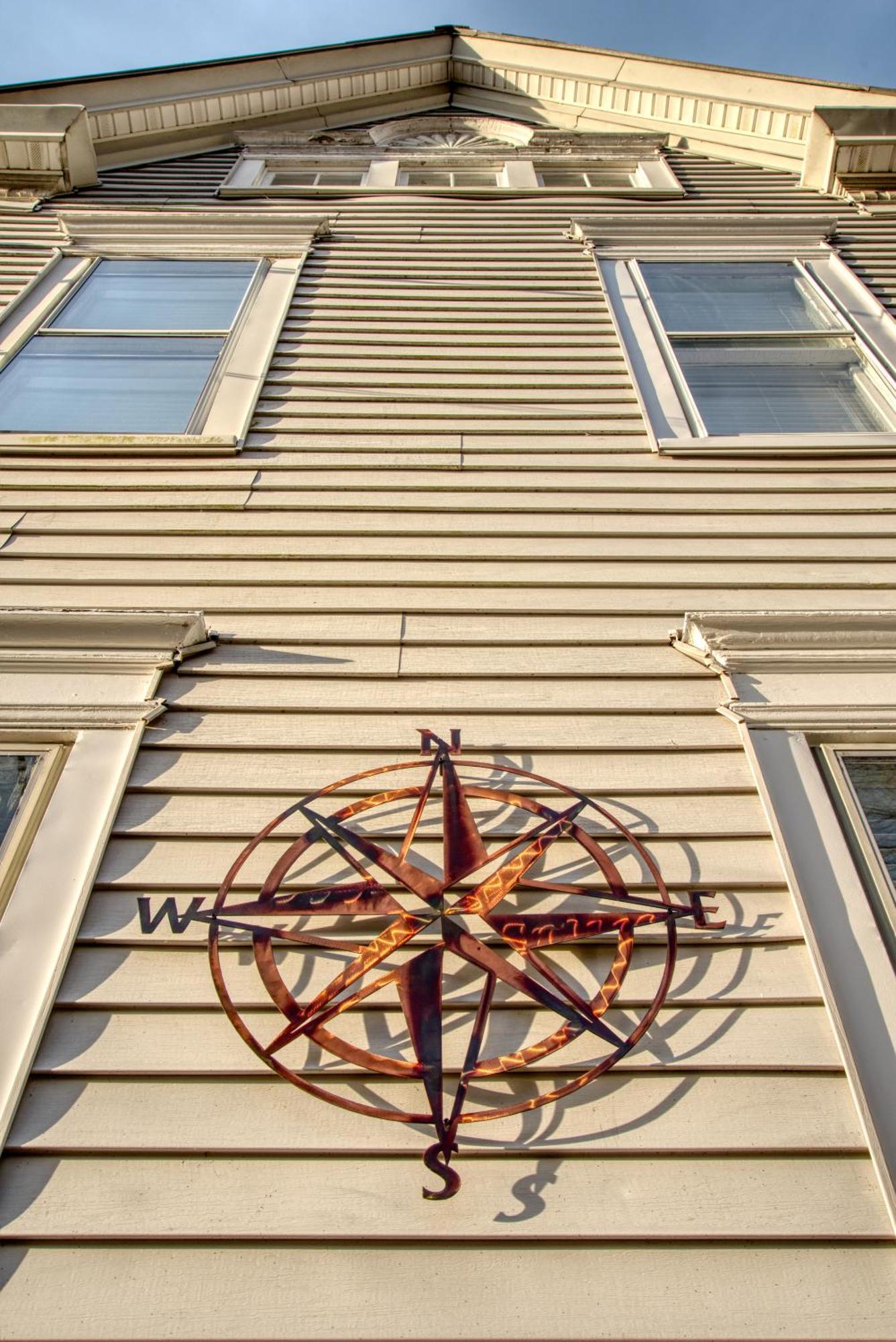 Hudson Navigator Hotel Exterior photo